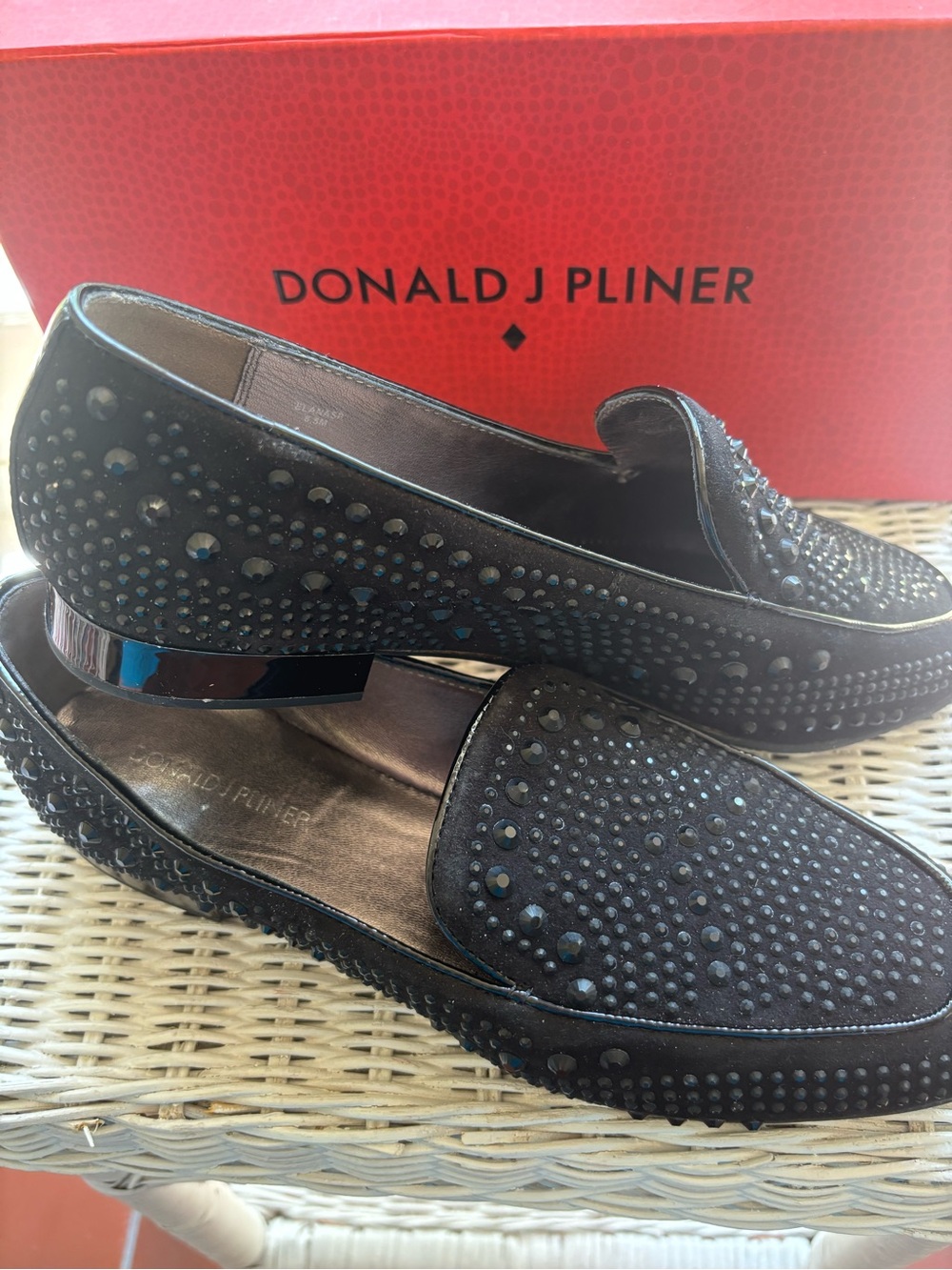 Donald J Pliner Sz 8.5 Black Studded KidSuede Loafers   BEAUTIFUL GLAMOUR STYLE